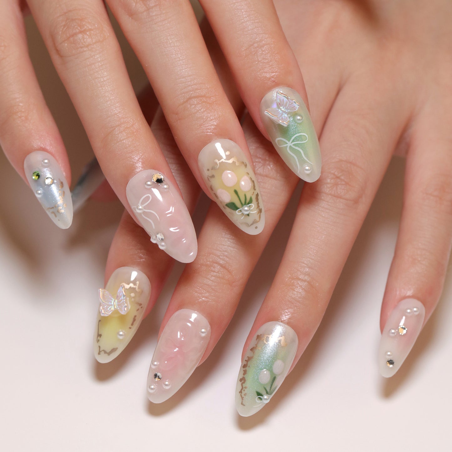 Summer Little Fresh Flower Wear Manicure Butterfly Blooming Fake Nails Short Almond Type Nail Tip Wear Nail Wholesale