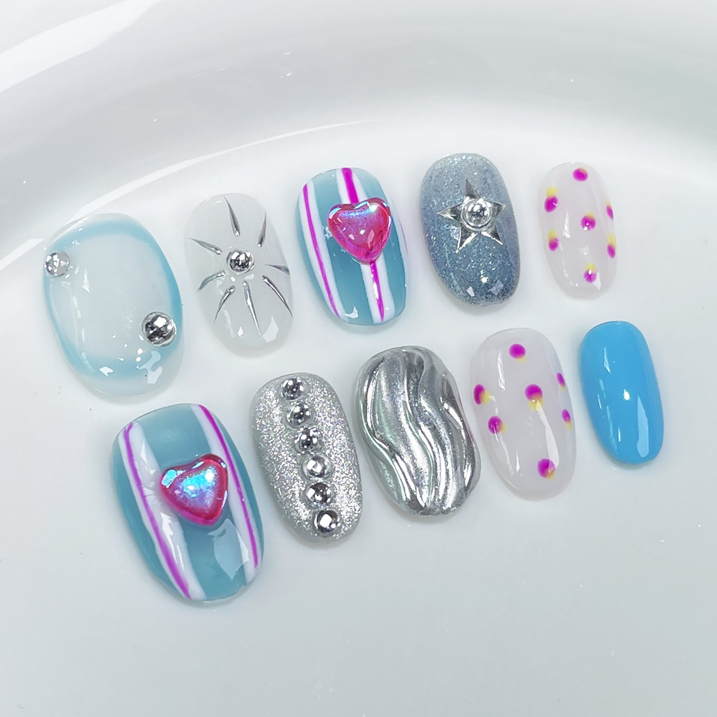 ins Wind Hand-Painted Nail Stickers Sweet Cool Hot Girl Short Handmade Wear Nail Ultra-Thin Seamless Fake Nails Wholesale