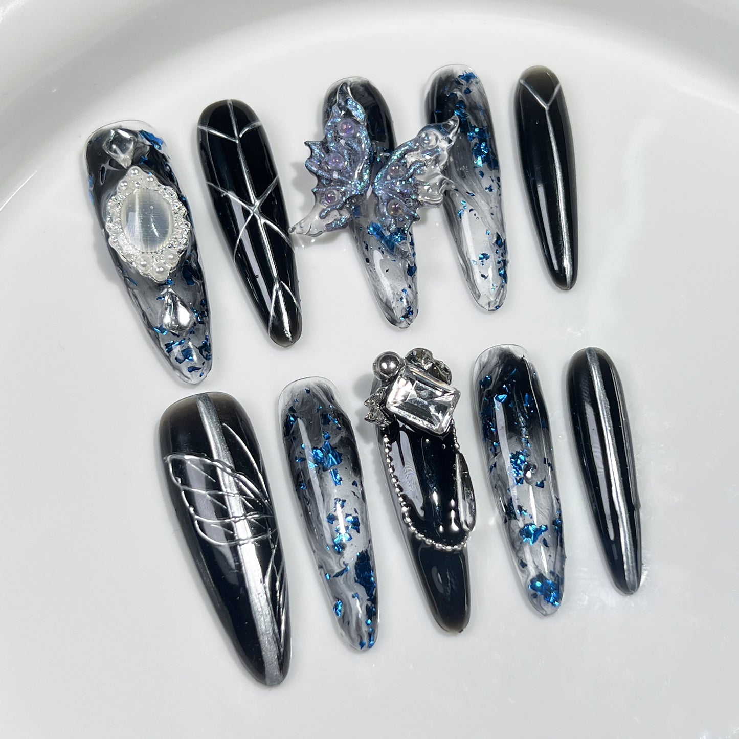 【Dyed Nail】Hand-Worn Armor Dark Night Butterfly Mysterious Atmosphere Broken Flash Creative Hand-Painted Finished Nail Beauty Patch