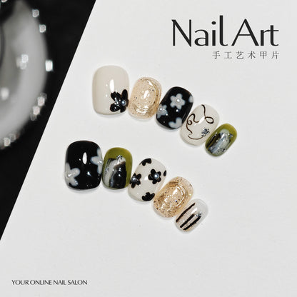 Handmade Nail Advanced Texture Gold Foil Graffiti White Short Blooming Cute Nail Stickers Fake Nails Wholesale