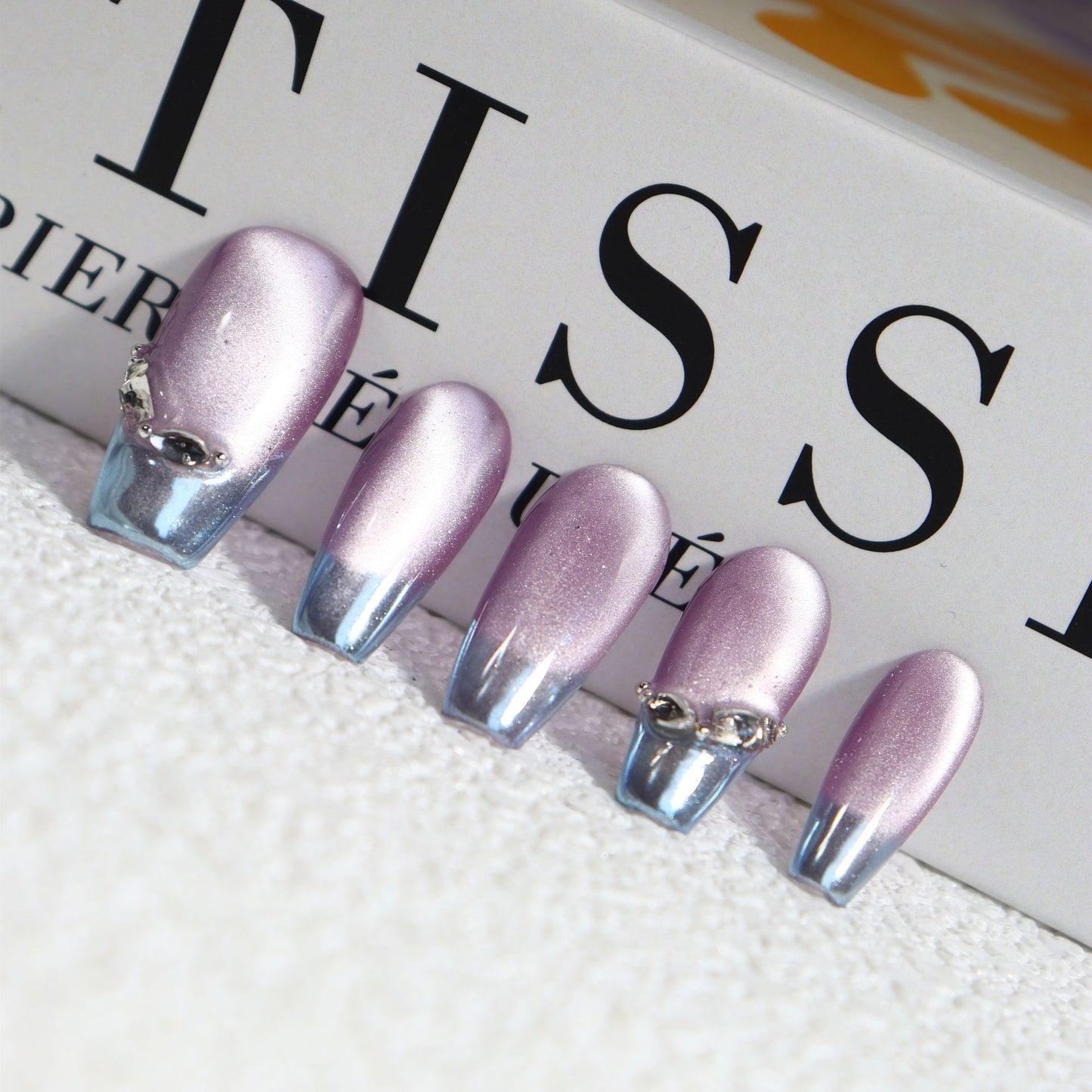 New Thin and Glittering Moonlight Cat Eye French Handmade Wear Armor Simple Metal Fingertip with Diamond Temperament UV Nail Beauty