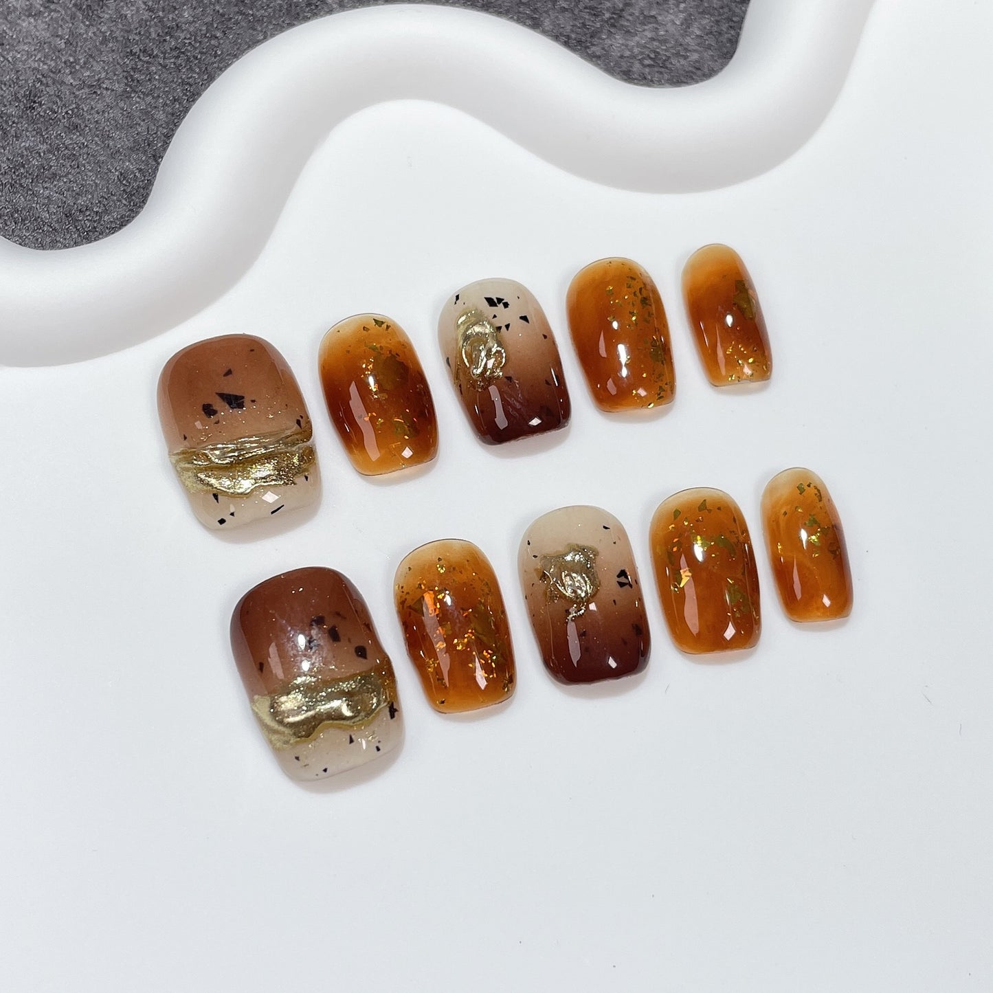 Maillard Style Short Nail Art Amber Blooming Spray Gun Gradient Handmade Wear Nail Wholesale Wearable Nail Sticker