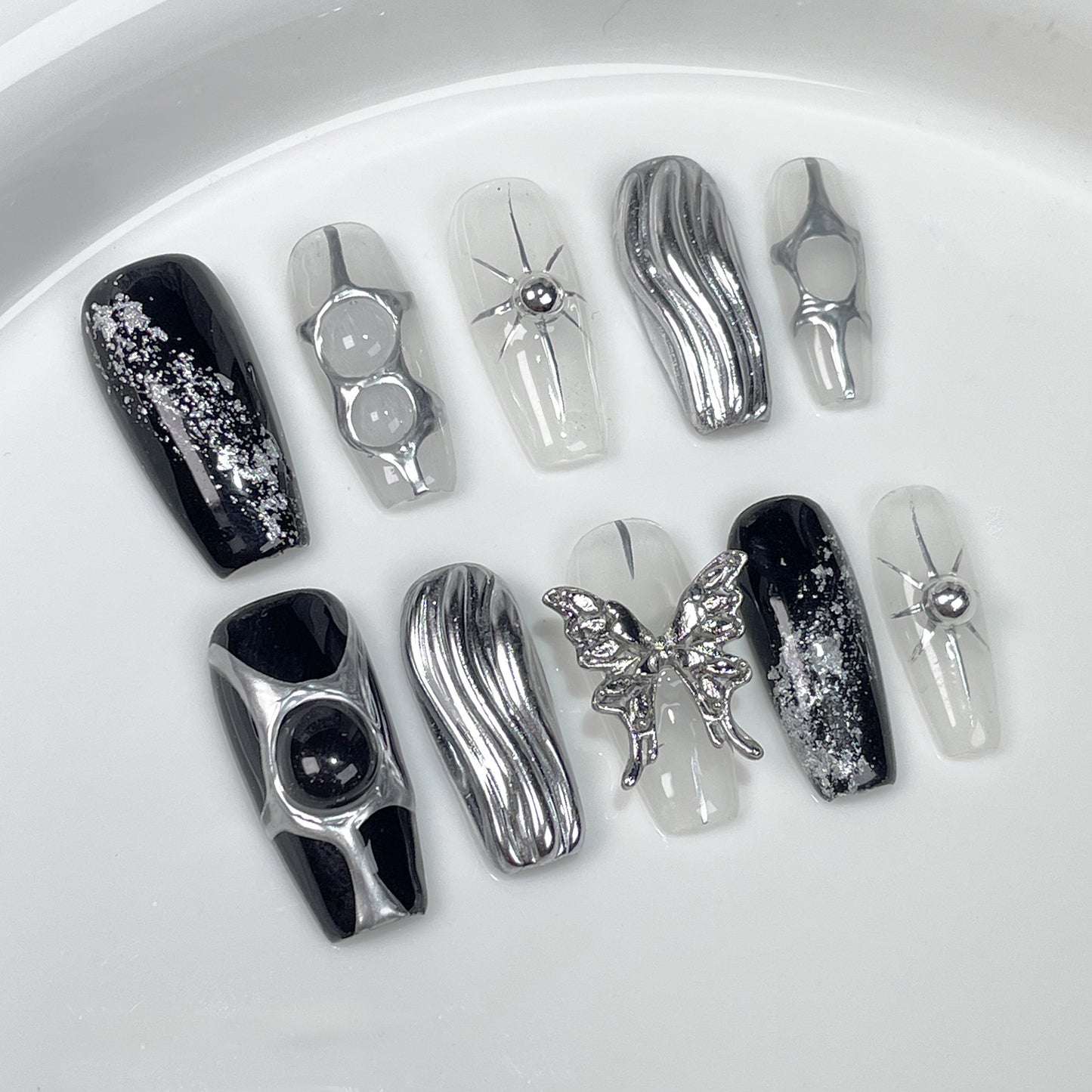 【Dyed Nail】Simple ins Style High-Grade Metal Texture Dark Sweet Cool Hot Girl Mid-Length Handmade Wear Nail