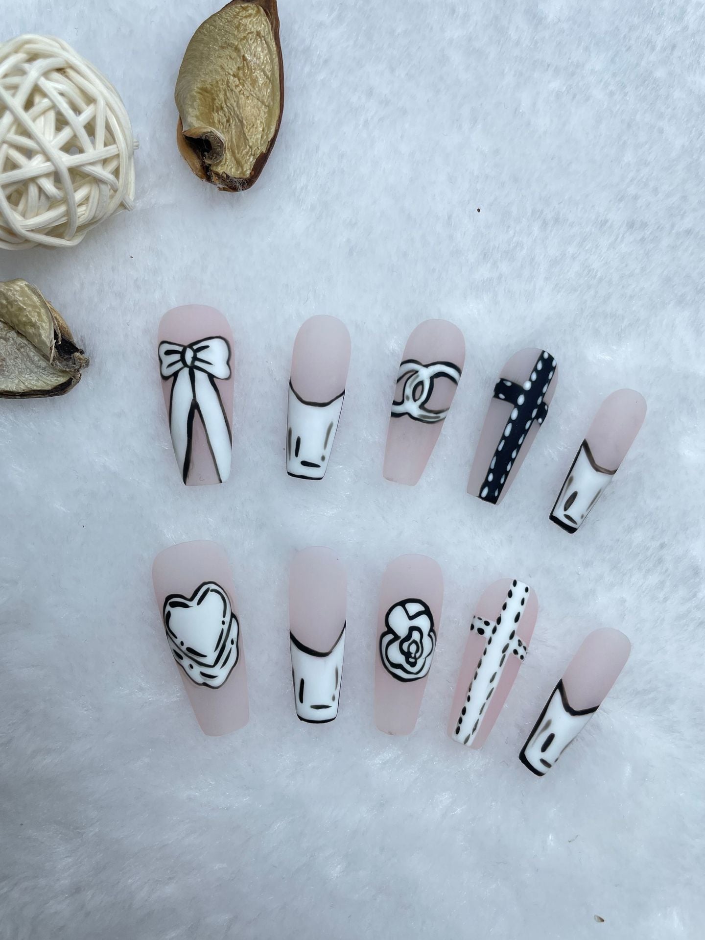 Handmade Wear Nail New Arrival Classic Nude Hand-Painted Two-Dimensional Classic Style High Class Elegant Long Manicure