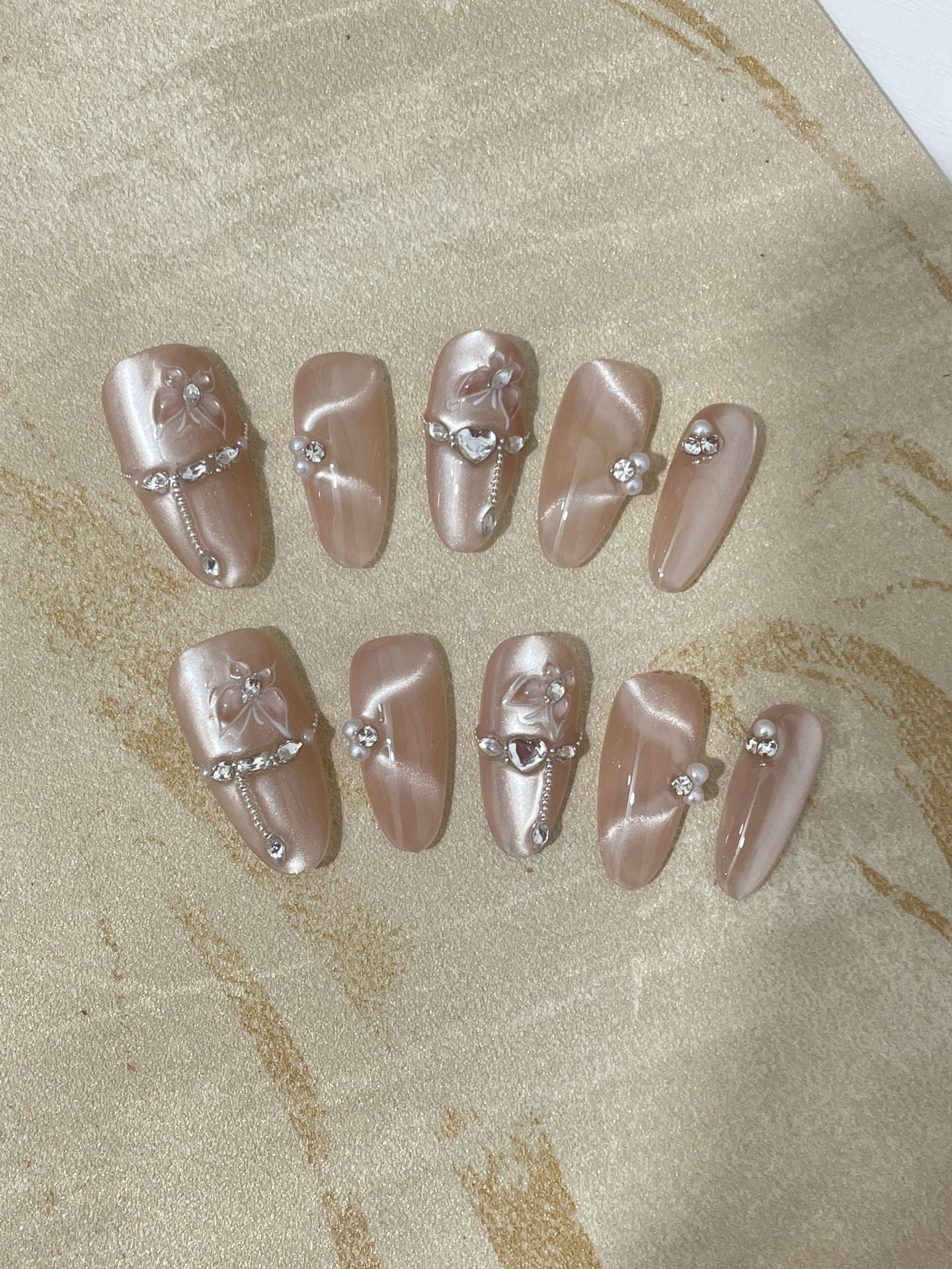 【Moon Shadow Star River】Handmade Wear Nail Powder Ribbon Cat Eye Autumn and Winter White High Class Elegant Mid-Length Manicure