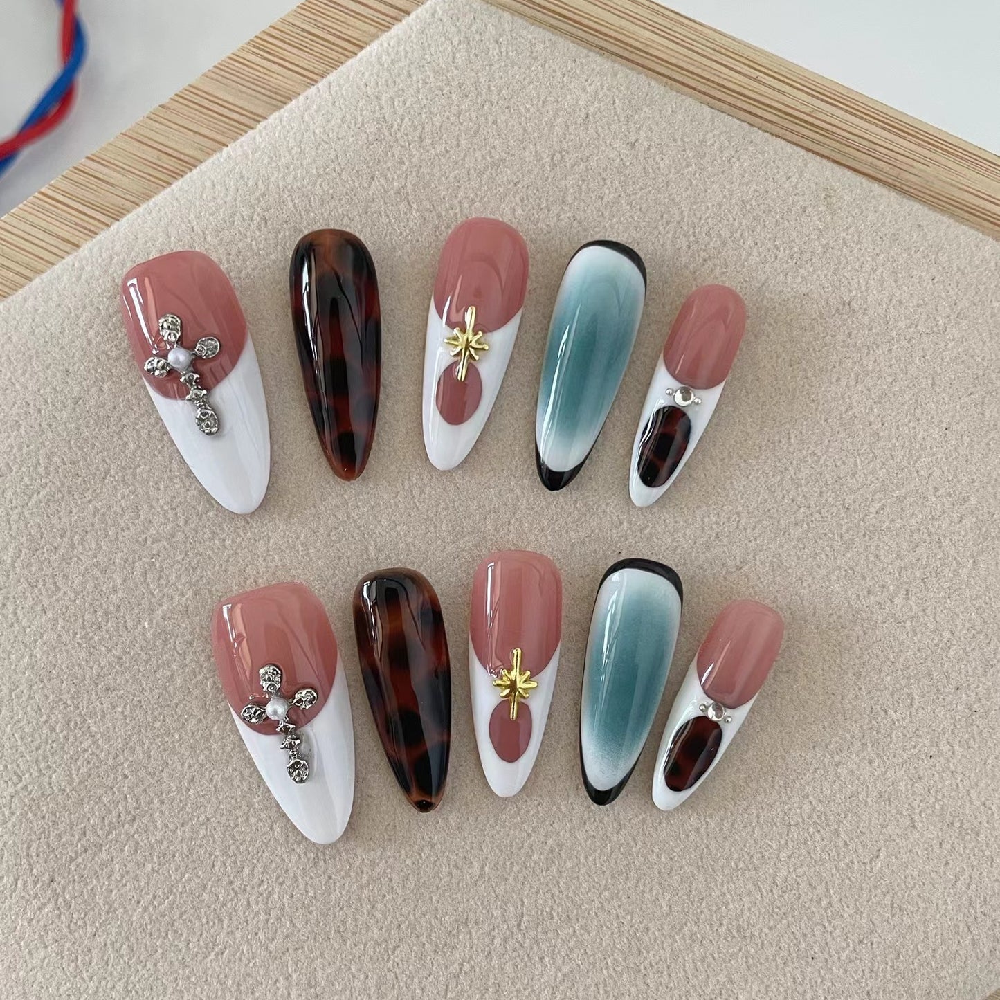 Cross-Border Hot Selling Popular Autumn and Winter Blooming Hand Painted Maillard White Elegant High-Grade Long Handmade Wear Manicure